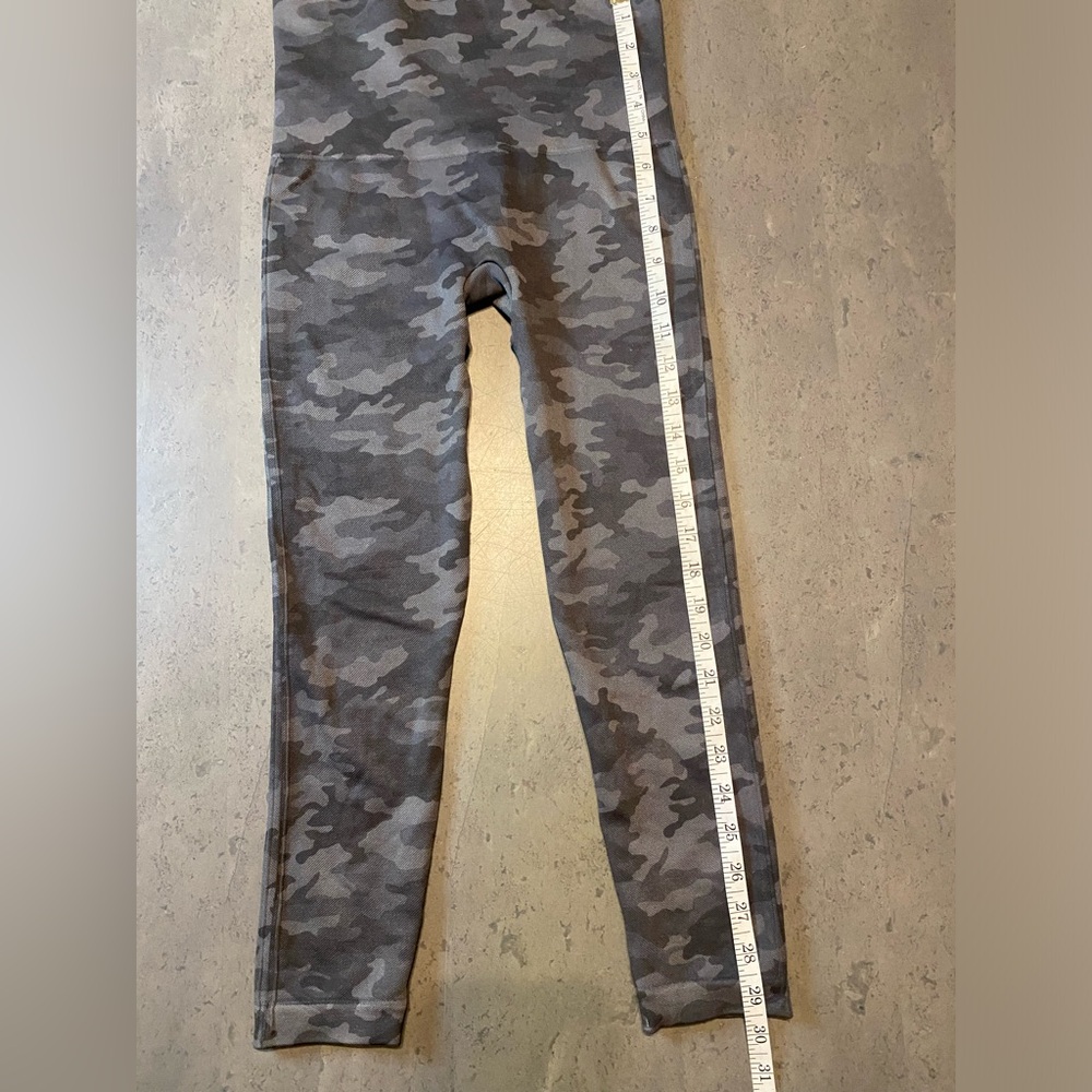 SPANX Look at Me Now Cropped Seamless Leggings Sage Camo MD - Picture 4 of 7